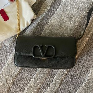 NWT Valentino Garavani Vsling Belt Bag In black